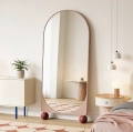lustro-stojące-duze-designerskie-kolorowe-onelovedesign-toon-na-kolach-różowe-zielone-zolte-czerwone-czarne-do-przedpokoju-garderoby-pokoju